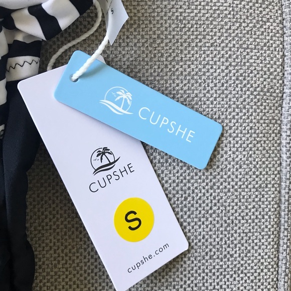 Cupshe One Piece Bathing Suit - Picture 4 of 8